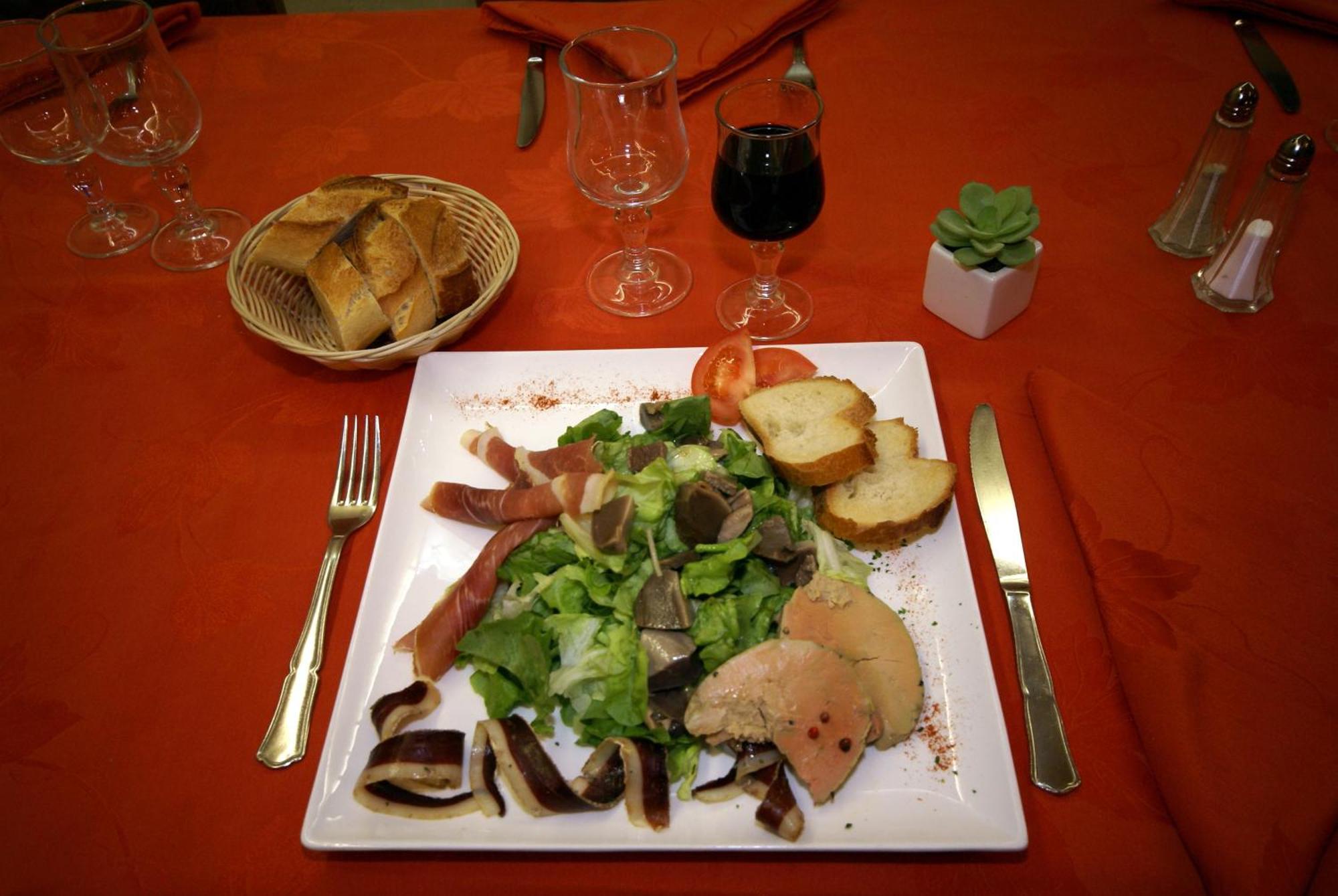 Hotel Restaurant Du Lauragais Logis De France Вильфранш-де-Лораге Экстерьер фото