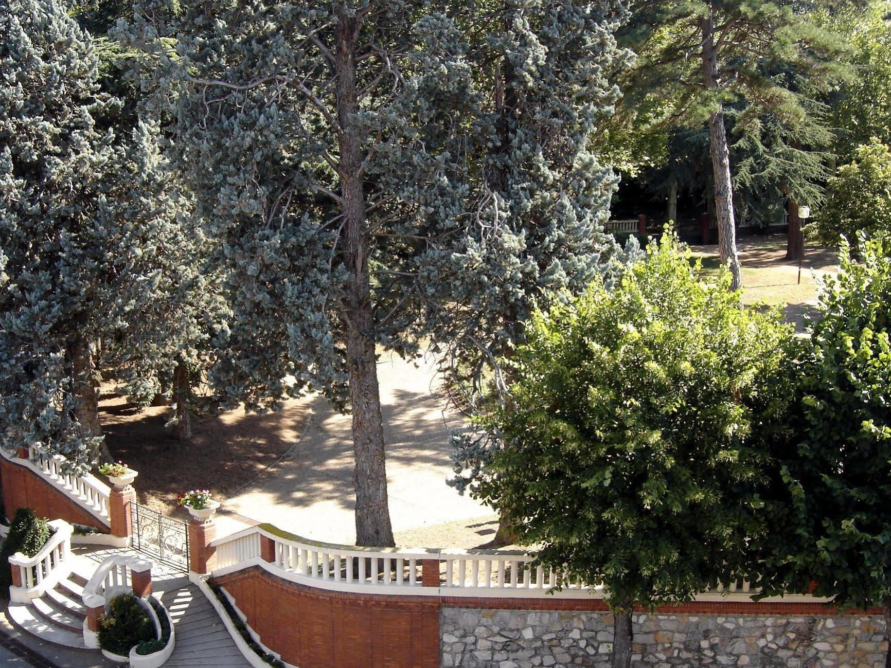 Hotel Restaurant Du Lauragais Logis De France Вильфранш-де-Лораге Экстерьер фото